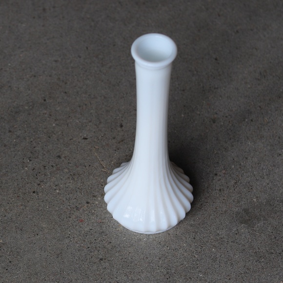 Vintage Hoosier Glass Co Milk Glass Bud Vase 4096 - Picture 5 of 5